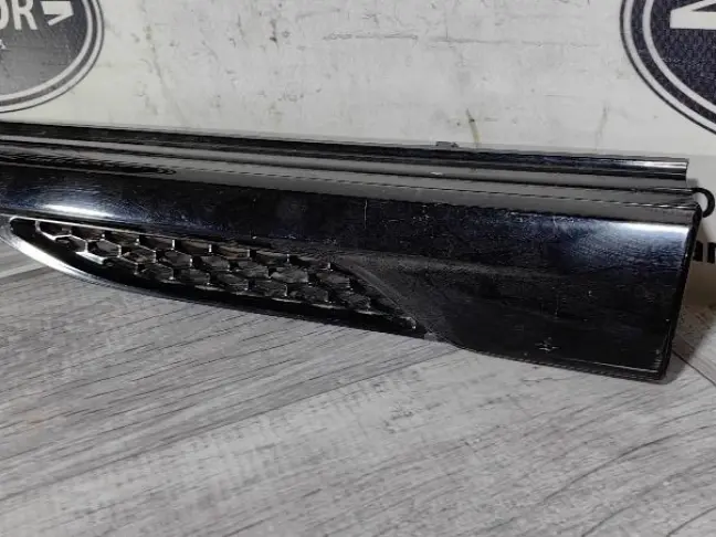 Решетка в крыло левая Range Rover Evoque 1 L538