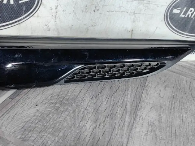 Решетка в крыло правая Range Rover Evoque 1 L538