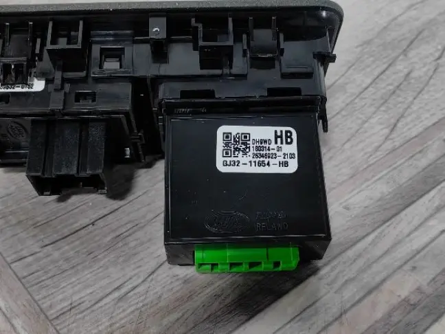 Копка открывания багажника Range Rover Evoque L538