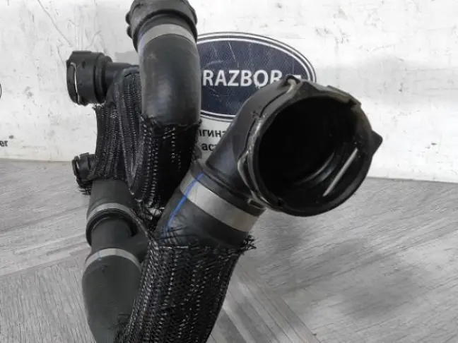 Патрубок системы охлаждения Land Rover Evoque L551