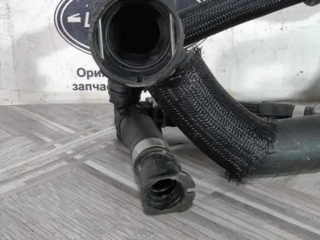 Патрубок системы охлаждения Land Rover Evoque L551