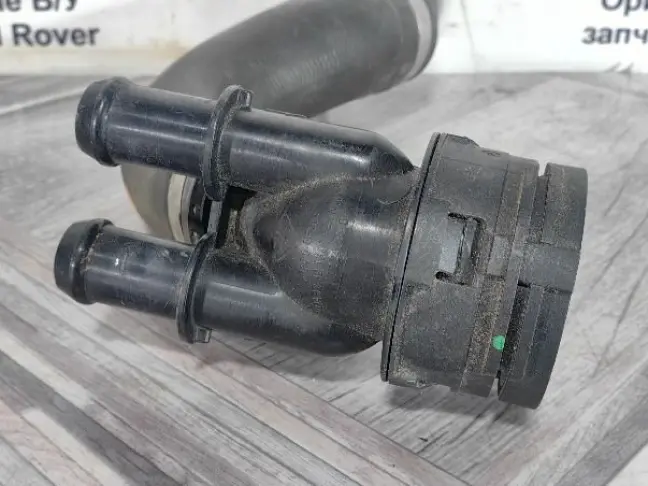 Патрубок охлаждения Range Rover Evoque L538 2.0D