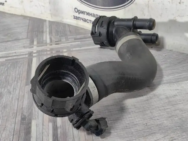 Патрубок охлаждения Range Rover Evoque L538 2.0D