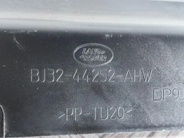 Молдинг крышки багажника Range Rover Evoque L538