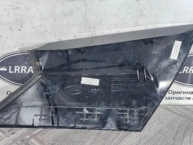 Накладка стойки задней Land Rover Evoque 2 L551