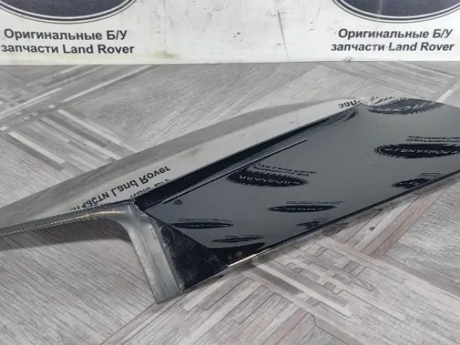 Накладка стойки задней Land Rover Evoque 2 L551