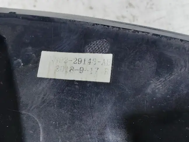 Накладка стойки задней Land Rover Evoque 2 L551