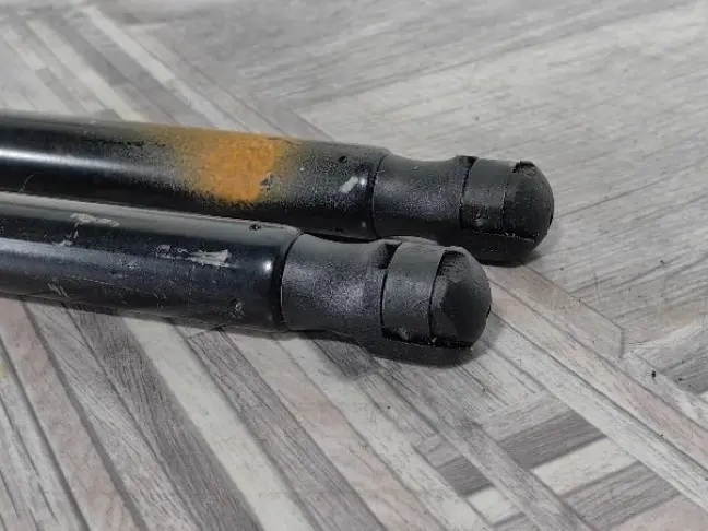 Амортизаторы капота Land Rover Evoque 2 L551