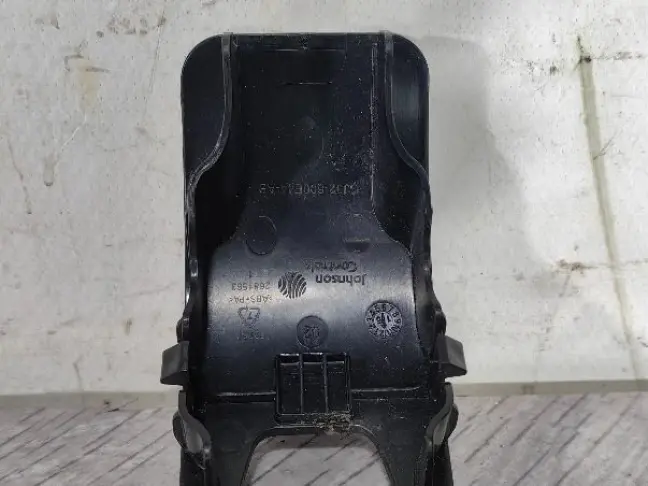 Заглушка ISOFIX Range Rover Evoque L538