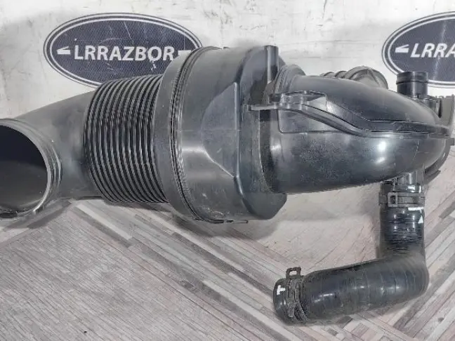 Патрубок воздушный Range Rover Evoque 2 L551