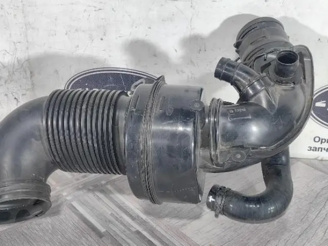 Патрубок воздушный Range Rover Evoque 2 L551