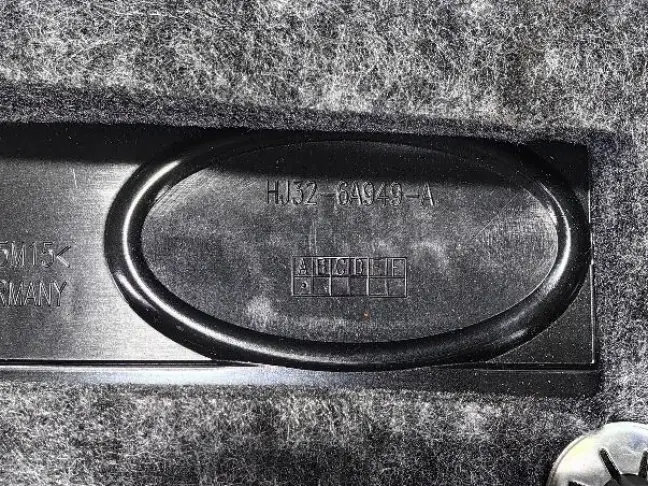 Крышка двигателя  Range Rover Evoque 2 L551