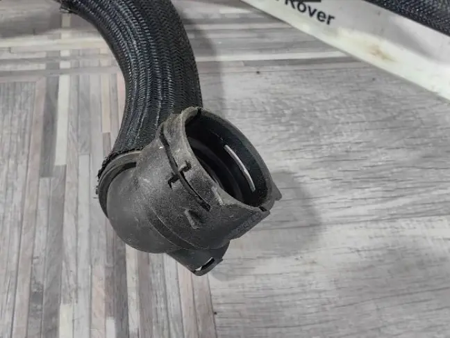 Патрубок охлаждения Range Rover Evoque 2 L551