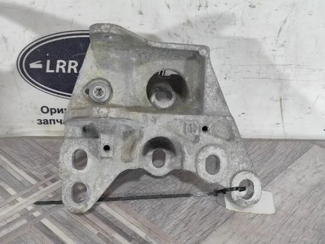 Кронштейн ДВC верхний Land Rover Evoque 2 L551