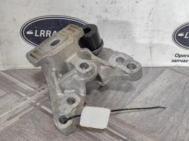 Кронштейн ДВC верхний Land Rover Evoque 2 L551