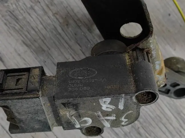 Датчик положения кузова зад Evoque 2015-2018