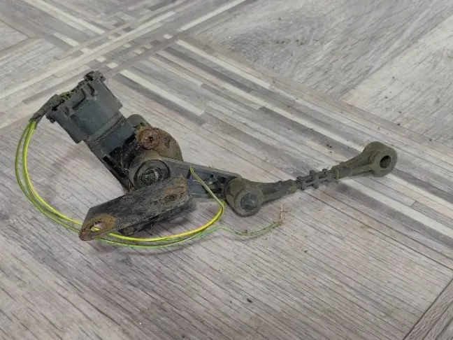 Датчик положения кузова зад Evoque 2015-2018