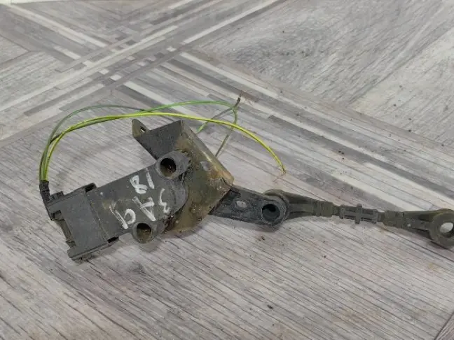 Датчик положения кузова зад Evoque 2015-2018