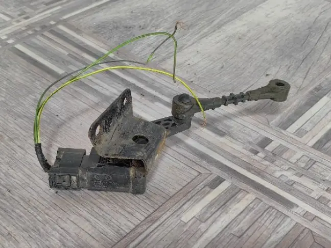 Датчик положения кузова зад Evoque 2015-2018