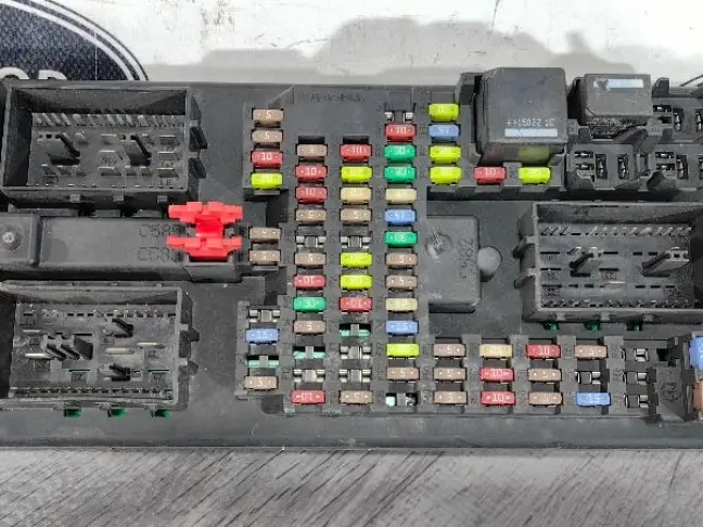 Блок предохранителей Range Rover 4 L405