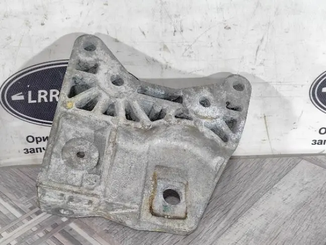 Кронштейн ДВC верхний Land Rover Evoque I L538