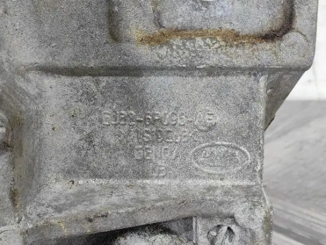 Кронштейн ДВC верхний Land Rover Evoque I L538