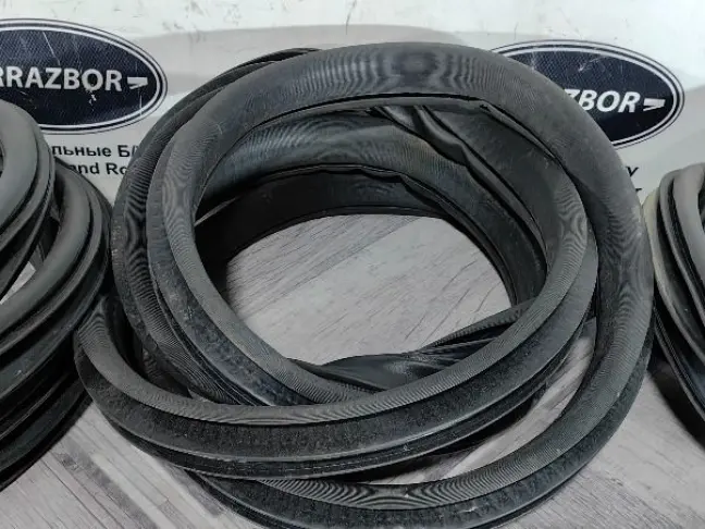 Уплотнители на все двери Land Rover Discovery l462