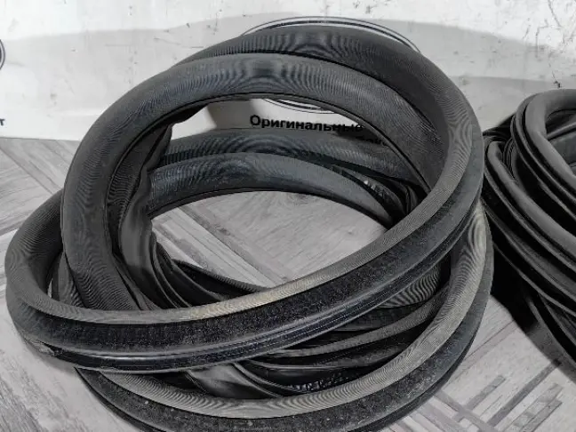 Уплотнители на все двери Land Rover Discovery l462