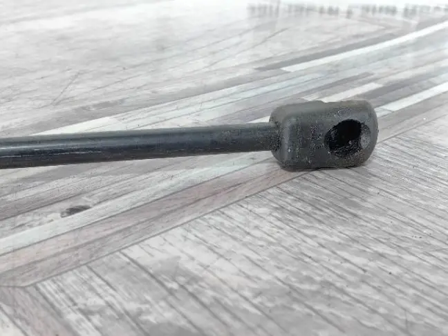 Амортизатор капота  Range Rover Sport 2 L494