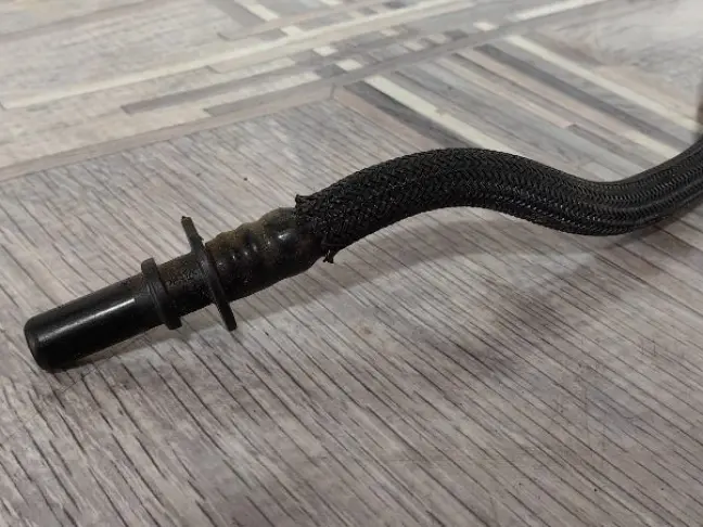 Трубка топливная Discovery 5 L462 2.0 дизель