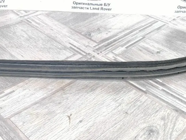 Уплотнитель двери Range Rover Velar L560 2017-н.в.