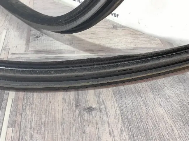 Уплотнитель двери Range Rover Velar L560 2017-н.в.