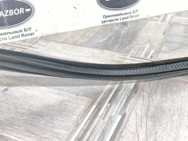 Уплотнитель двери Range Rover Velar L560 2017-н.в.