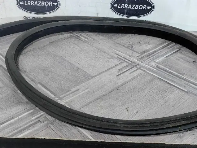 Уплотнитель двери Range Rover Velar L560 2017-н.в.