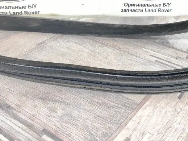 Уплотнитель двери Range Rover Velar L560 2017-н.в.