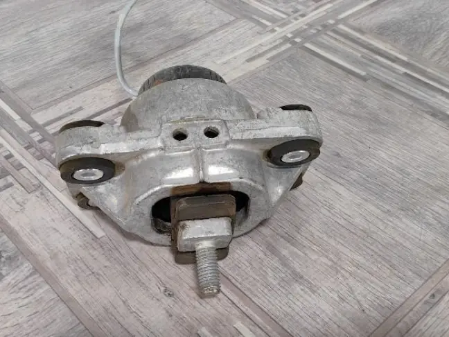 Подушка двигателя Land Rover Discovery 5 L462