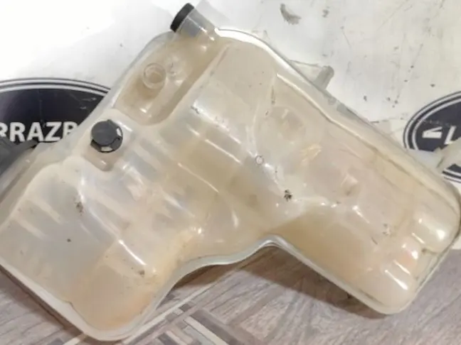 Бачок расширительный Land Rover Discovery 5 L462