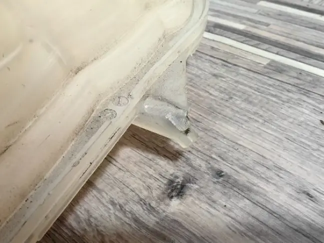 Бачок расширительный Land Rover Discovery 5 L462