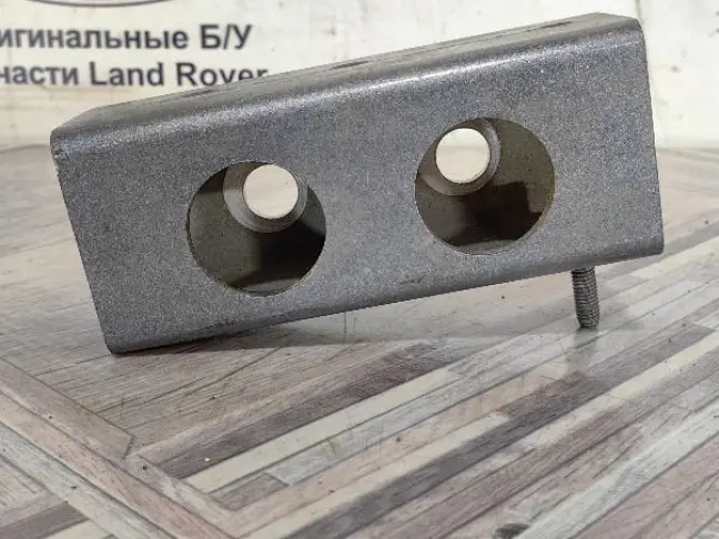 Кронштейн бампера Land Rover Discovery 5 L462