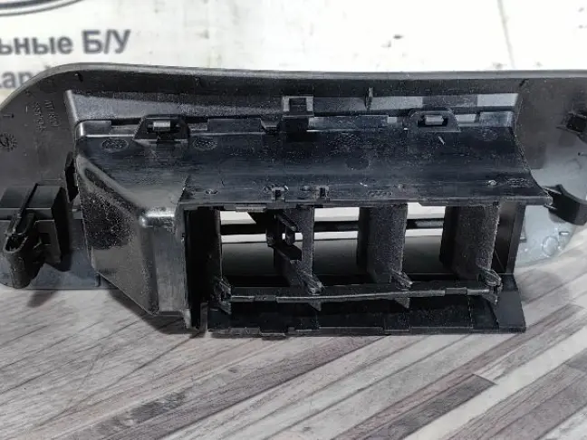 Дефлектор воздуховода Land Rover Discovery V L462