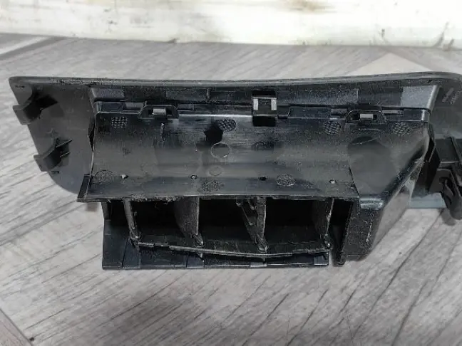 Дефлектор воздуховода Land Rover Discovery V L462