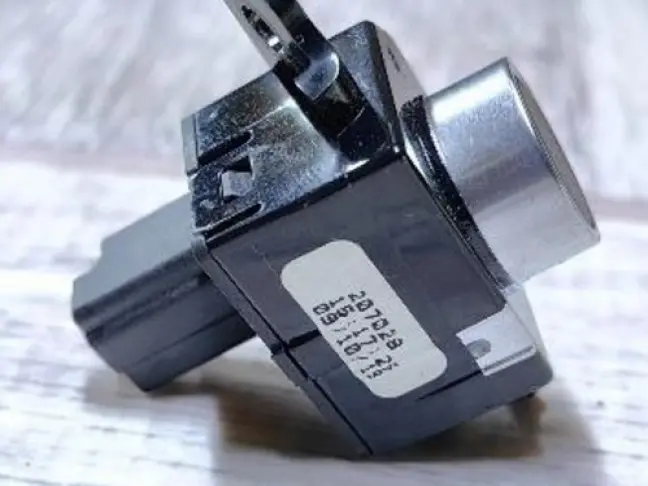 Кнопка открывания бардачка Discovery 5 L462