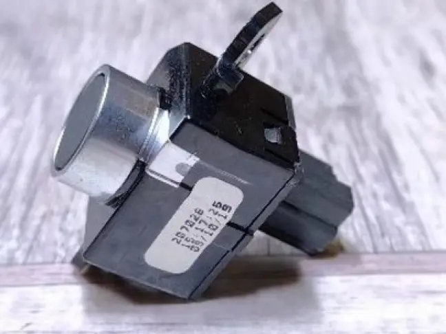 Кнопка открывания бардачка Discovery 5 L462