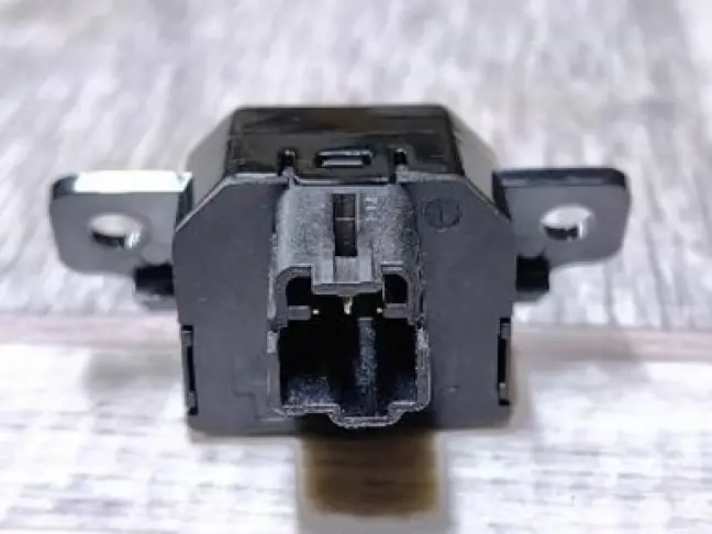 Кнопка открывания бардачка Discovery 5 L462