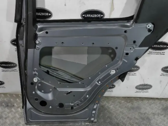 Дверь задняя правая Discovery 5 L462
