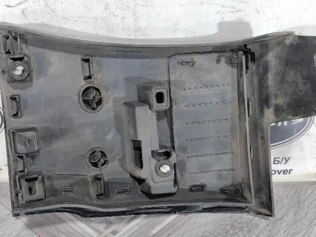 Молдинг переднего левого крыла Range Rover 4 L405