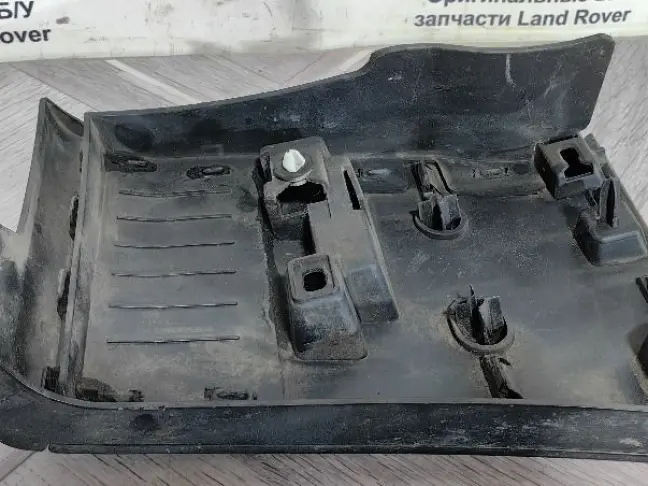 Молдинг переднего левого крыла Range Rover 4 L405