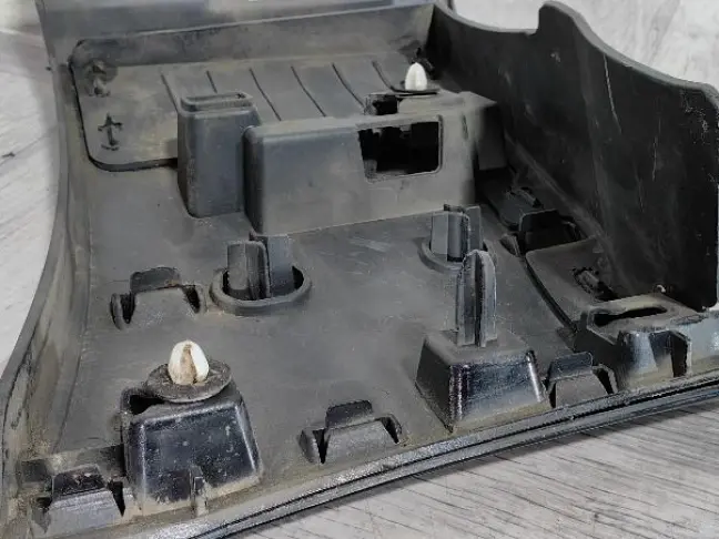 Молдинг переднего левого крыла Range Rover 4 L405