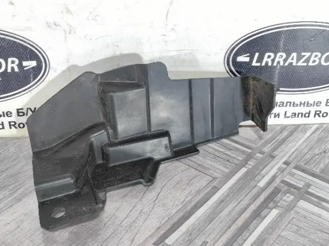 Пыльник радиатор левый Land Rover Discovery 5 L462