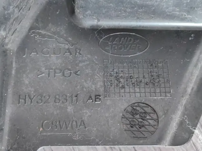 Пыльник радиатор левый Land Rover Discovery 5 L462